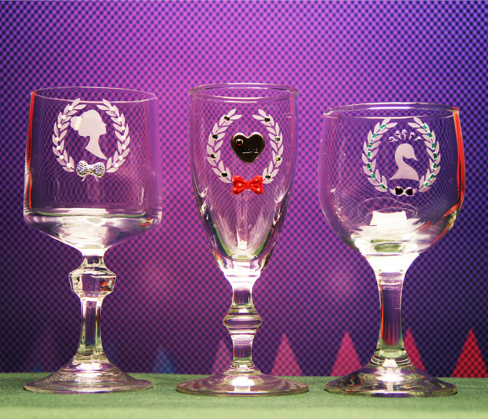 3 Crested Glasses