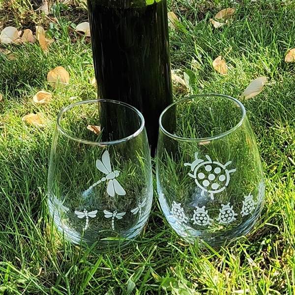 Blissful Bugs Stemless Wine Glasses